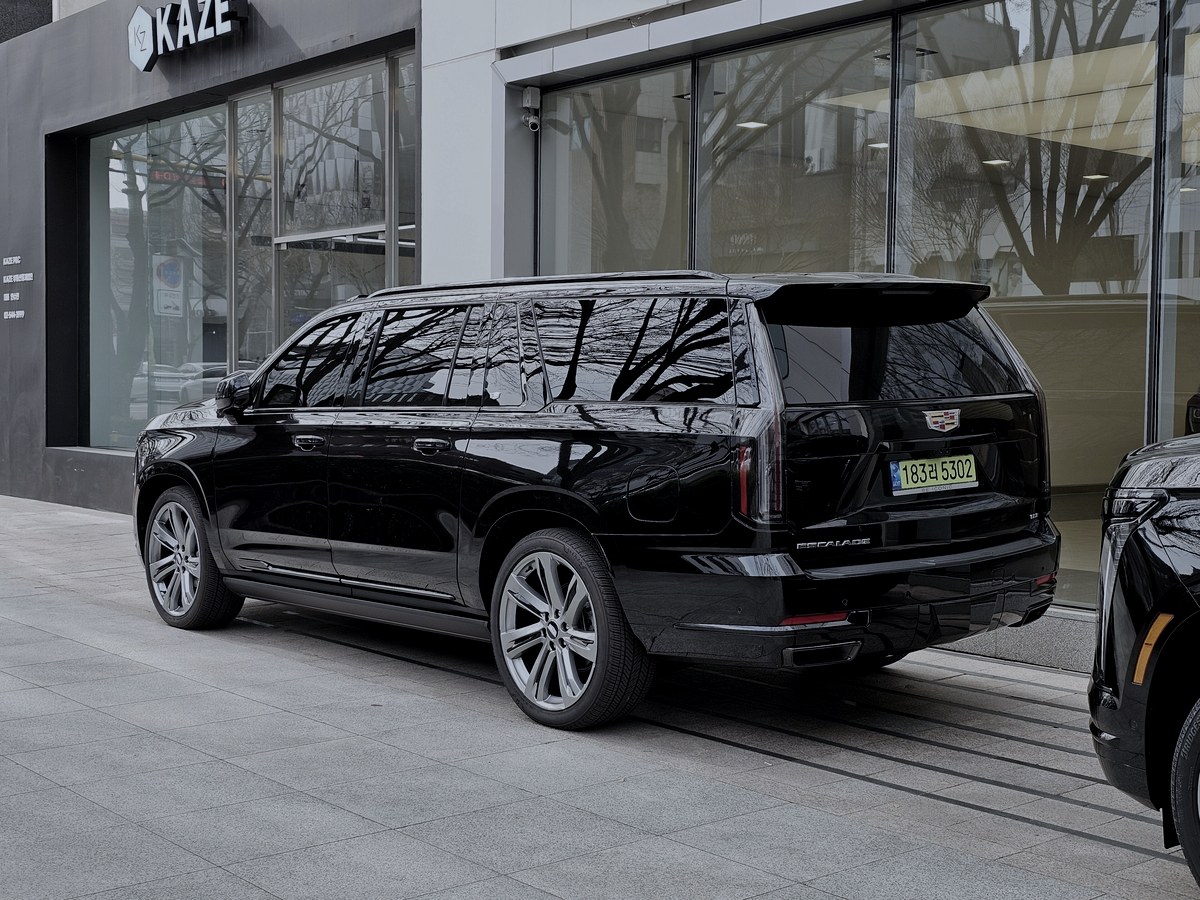 2025 Cadillac Escalade ESV in black — Executive SUVs chauffeur vehicle seating 6 passengers