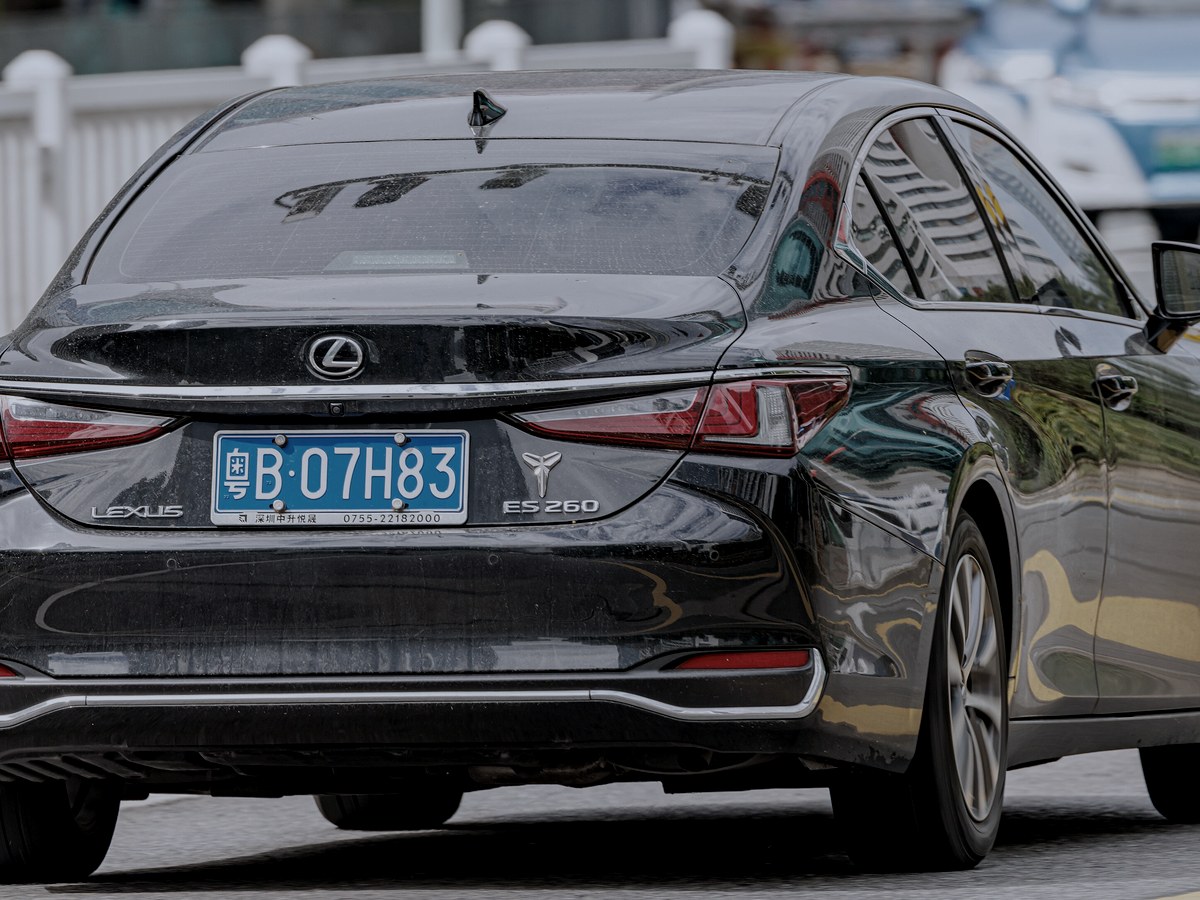 2025 Lexus ES in black — Executive Sedans chauffeur vehicle seating 3 passengers